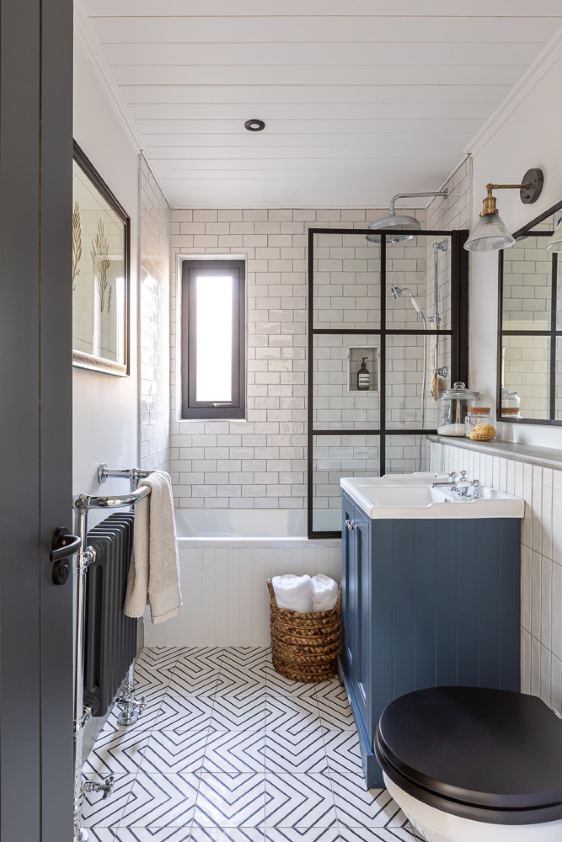 Cornish Lodge — bathroom