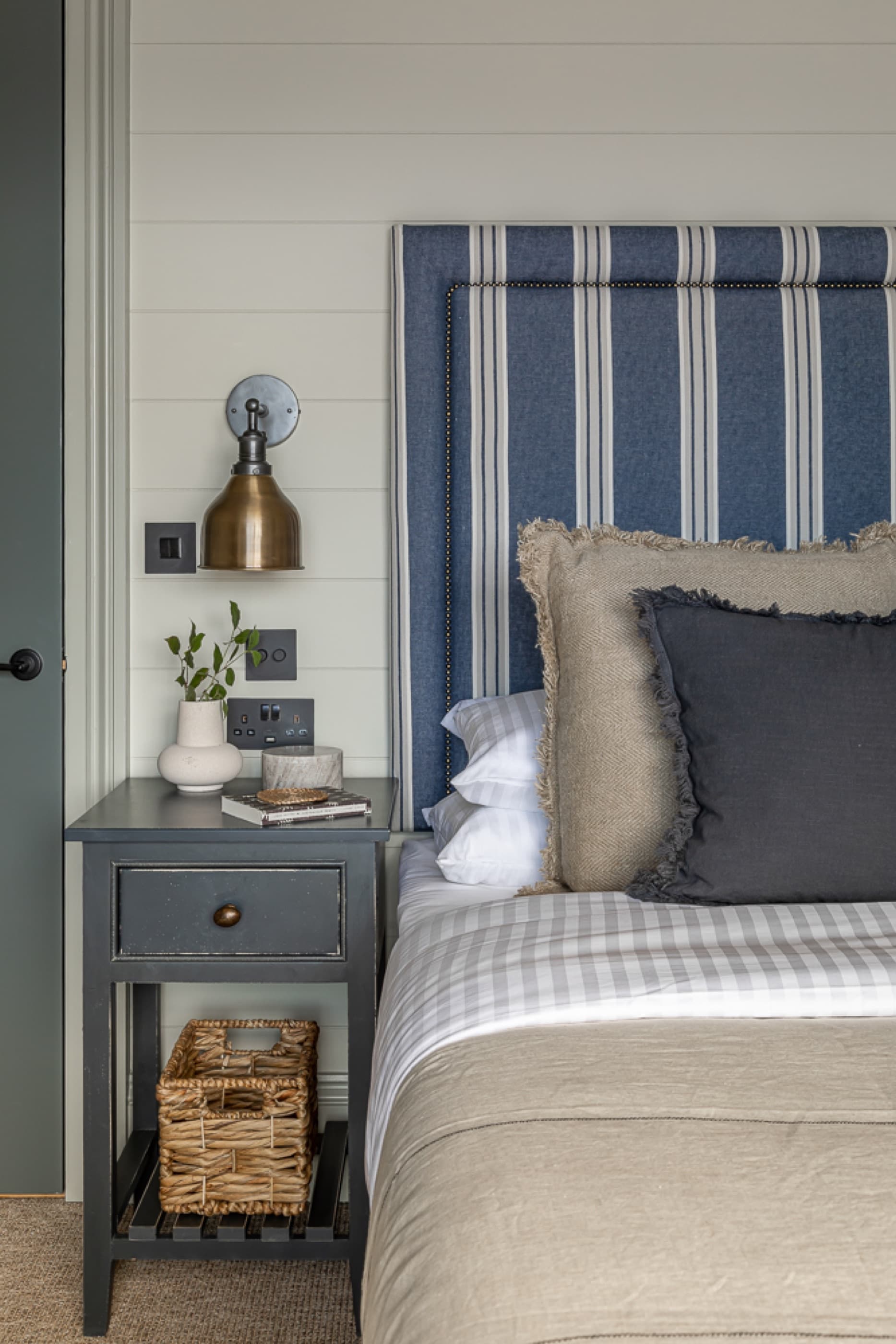 Cornish Lodge — bedroom